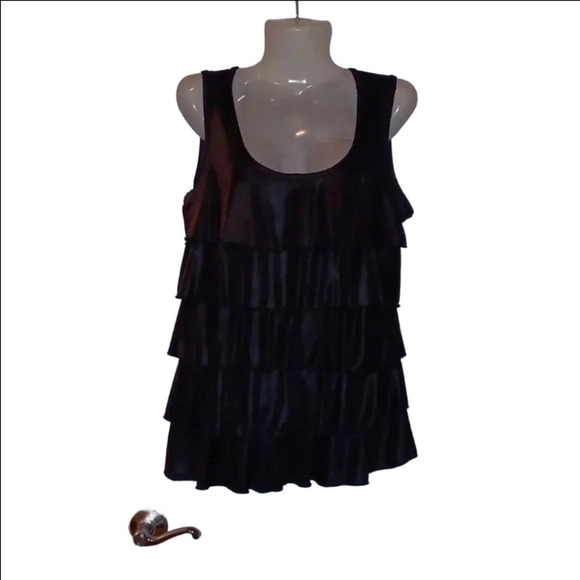 💙🌹 BLACK top with ruffles in front - Picture 4 of 13